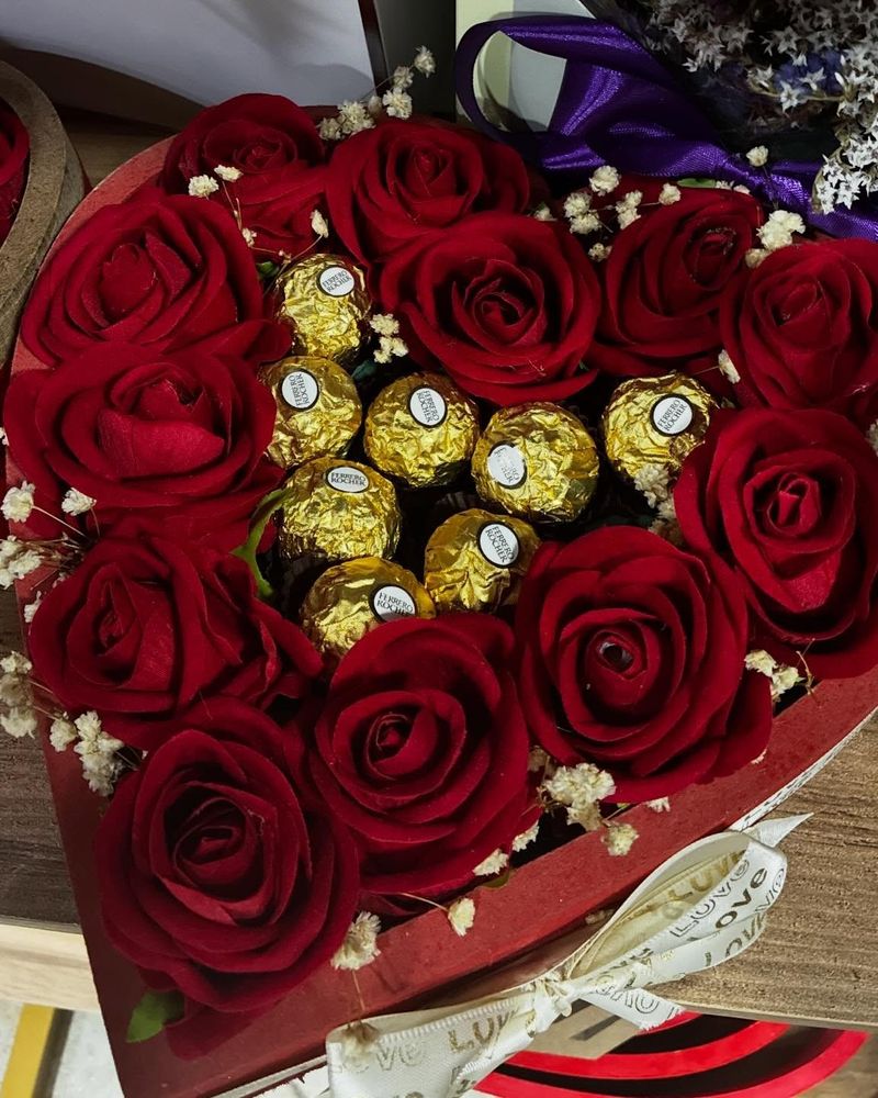 Квадратен цветен состав со богат контраст на бои